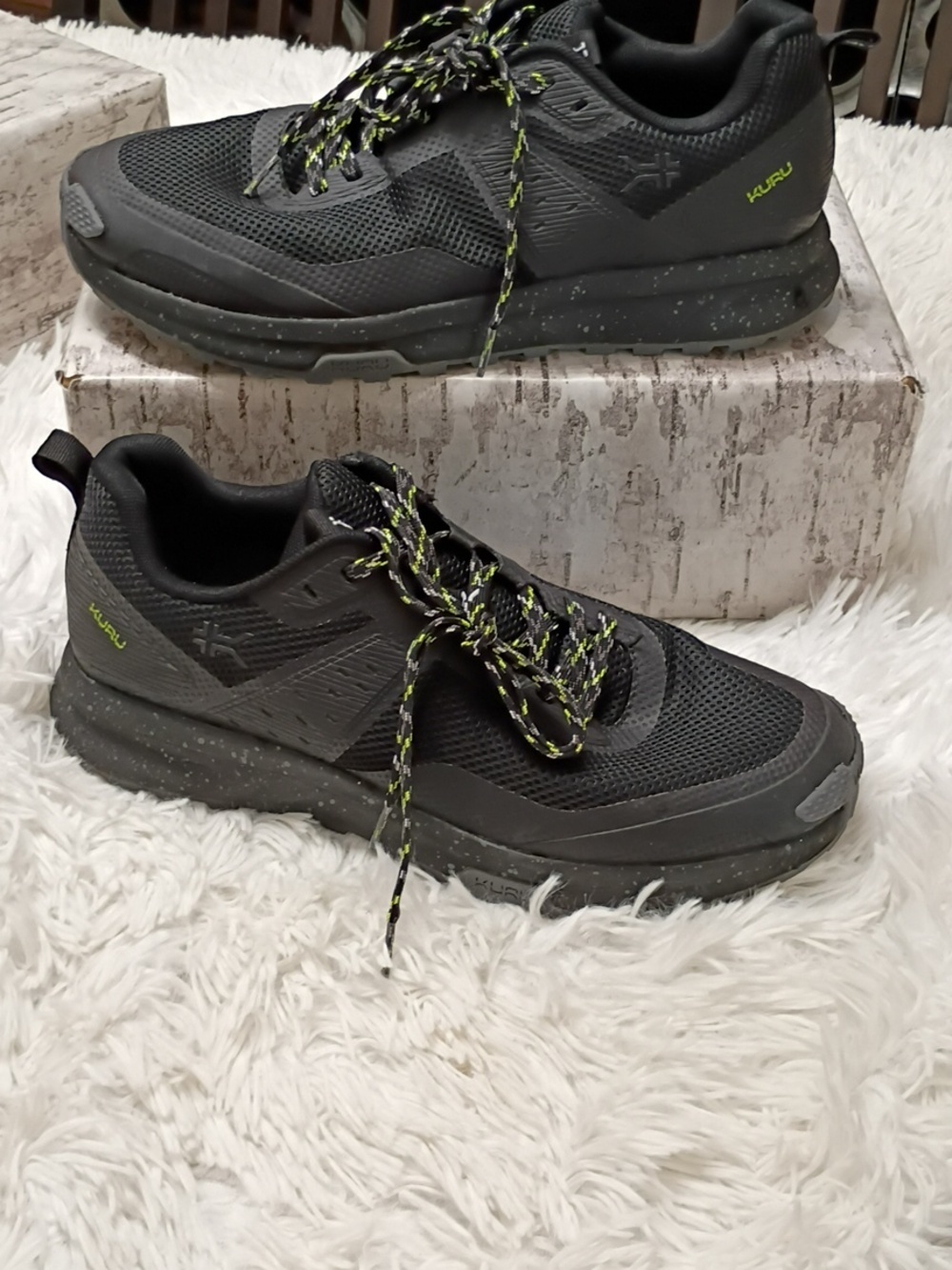 KURU Atom Men's Hiking Shoes in Vlack & Green Highlights Plantar Fascitis 11.5M